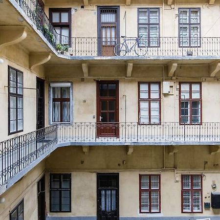 Designer Dream Home In The Ruin Bar District W A/C Budapest Exterior photo