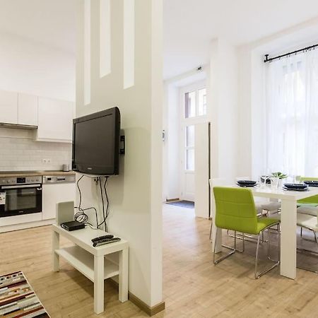 Designer Dream Home In The Ruin Bar District W A/C Budapest Exterior photo